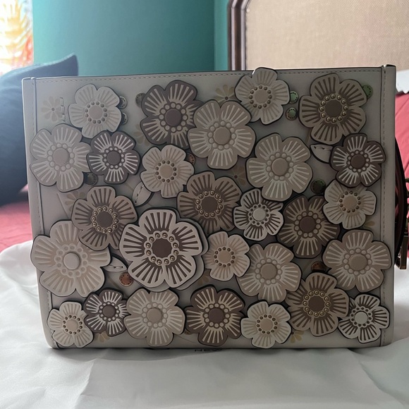 Coach Tea Rose Rogue 25 - Picture 1 of 16